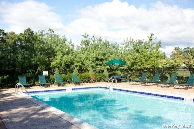 Foto del edificio - 1 Village Plaza Dr