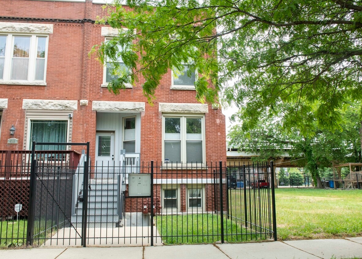 4317 S Prairie Ave Unit Garden Apartment, Chicago, IL 60653 Room for Rent in Chicago, IL