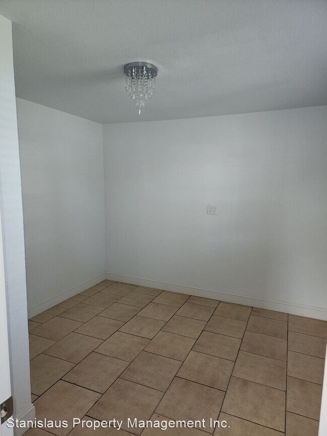 Building Photo - 3 br, 1 bath House - 424 E. Coolidge Ave