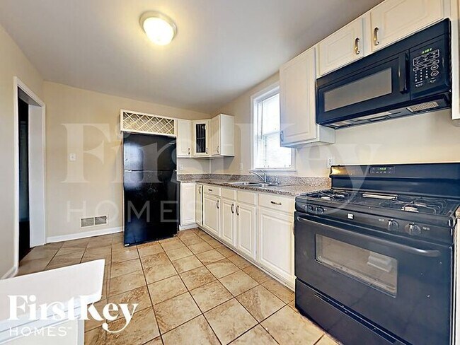 Foto del edificio - 21209 Oak St