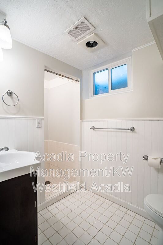 Building Photo - 542 150 E