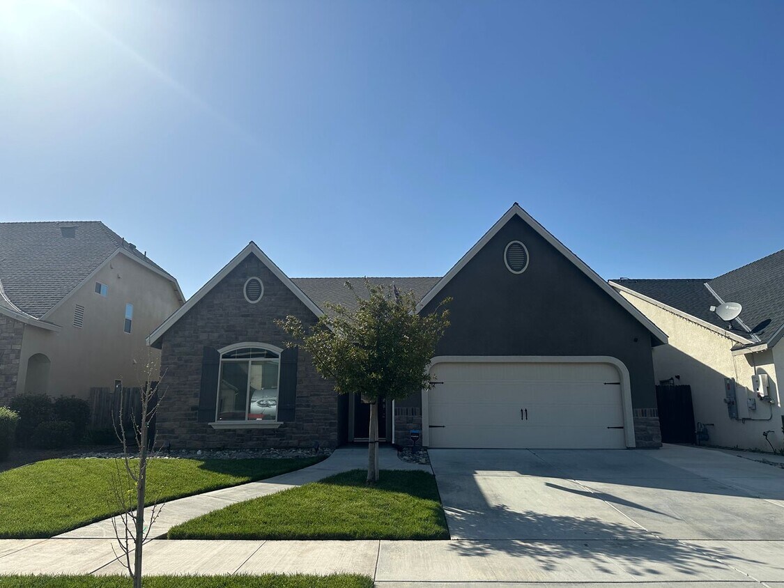 2309 N Hall Ct, Visalia, CA 93291 House Rental in Visalia, CA