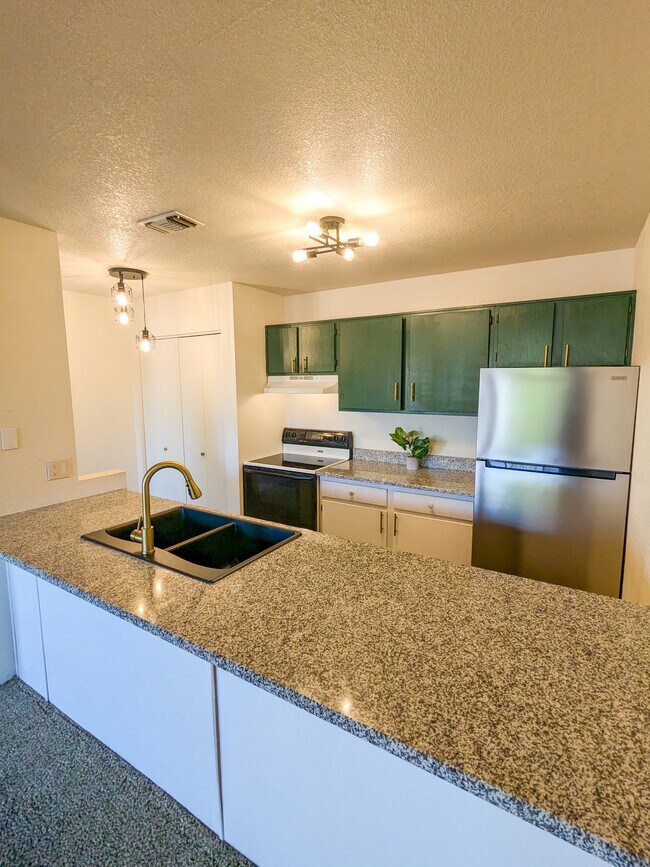 Foto del edificio - 4100 E Mission Ln