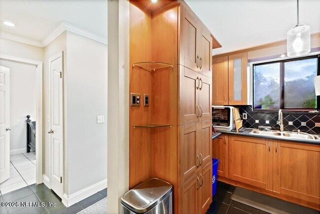 Foto del edificio - 2423 N Seabury Pl