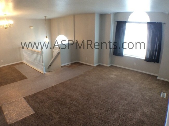 Building Photo - Bountiful Townhome close to everything