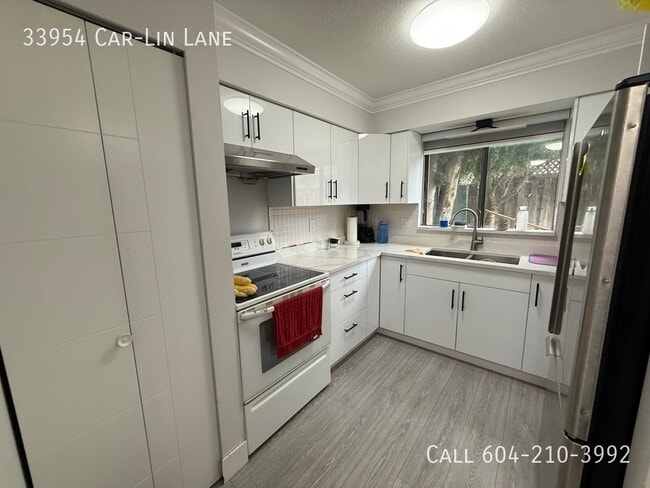 Building Photo - Updated Duplex