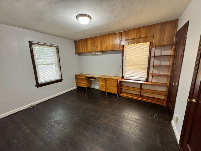 Foto del edificio - 2434 Akins Dr