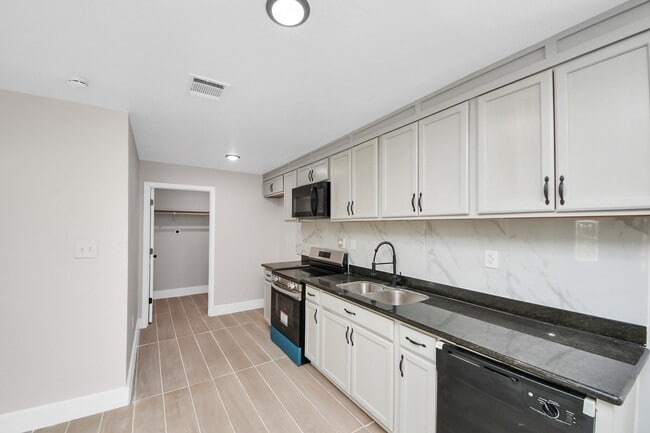 Building Photo - 5903 Belneath St