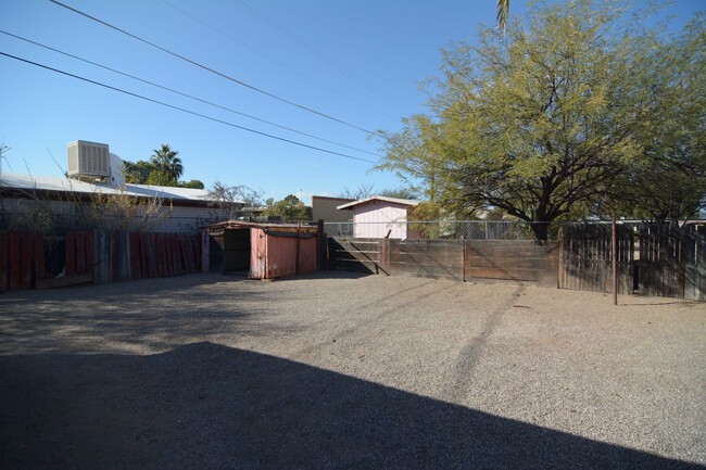 Building Photo - Charming 1 Bedroom 1 Bath Home! Great Cent...