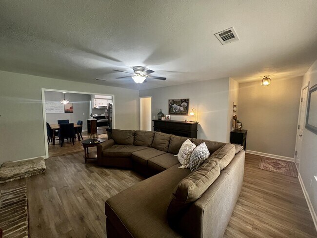 Building Photo - 3604 Leslie Ann Dr