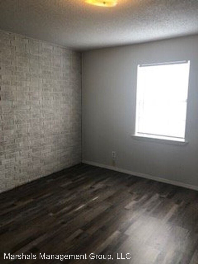 Building Photo - 405 Chateau St