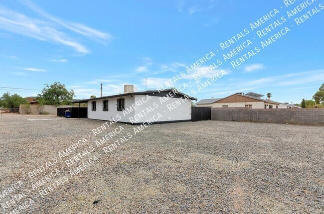 Foto del edificio - Great 4-bedroom 2 bath near the U of A!
