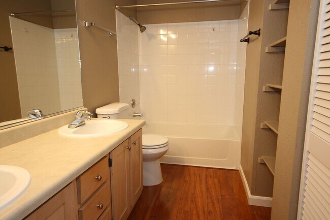 Foto del edificio - Stunning Madera West Condo