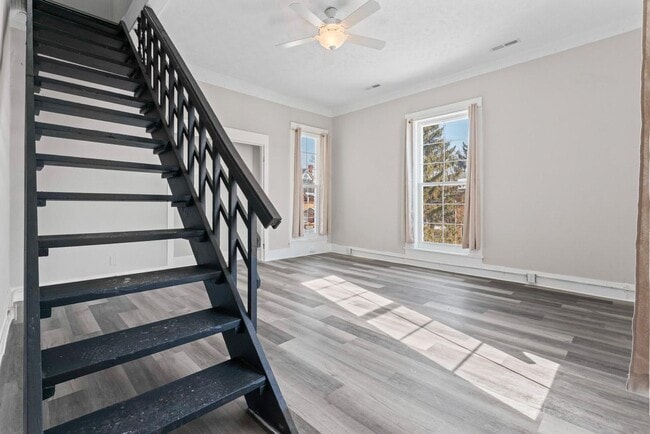 Building Photo - 621 E Main St