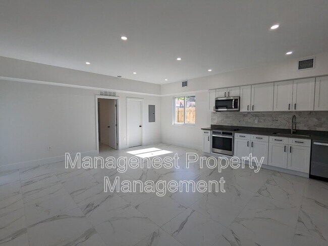 Building Photo - 1463 SW 29th Ave