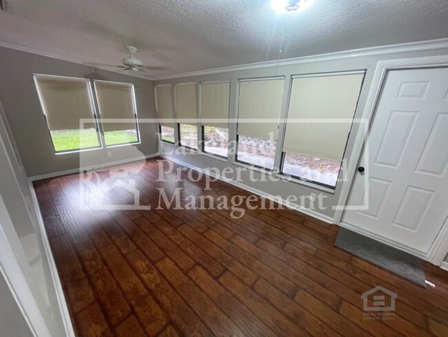 Building Photo - 331 Lake Harris Dr