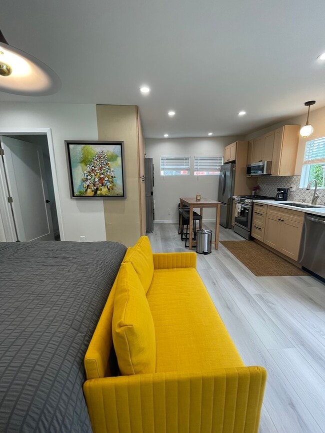 Foto del edificio - 5122 Willowcrest Ave
