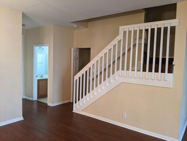 Building Photo - 2226 Oakmont Dr