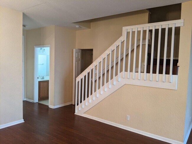 Foto del edificio - 2226 Oakmont Dr