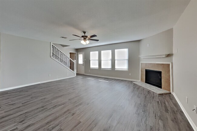 Foto del edificio - 16839 Blackberry Lily Ln