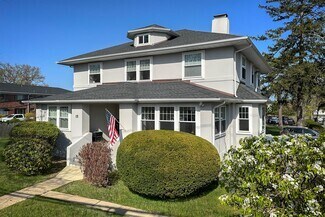 Building Photo - 15 S Saxon Ave
