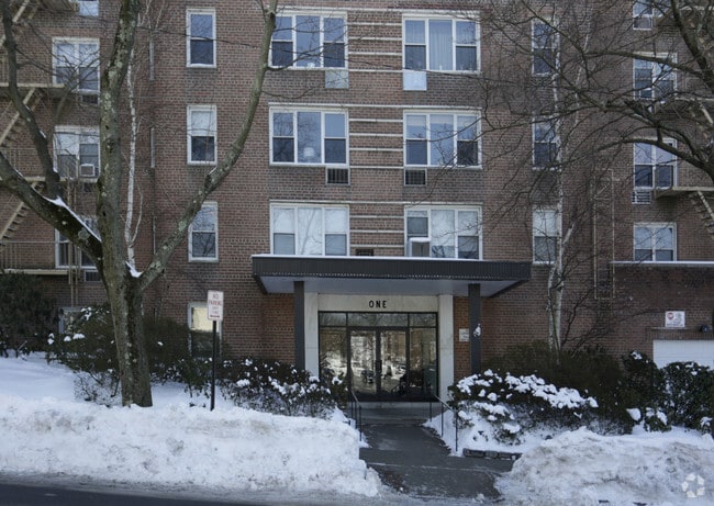 Building Photo - One Oakridge Owners Inc