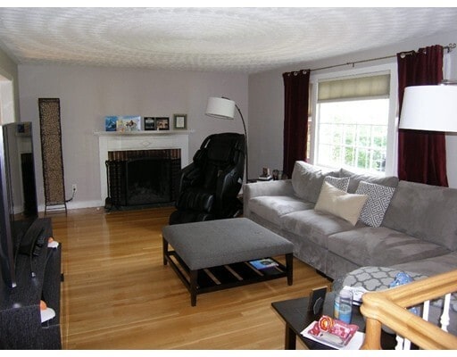 Foto del edificio - 9 Brooks Rd