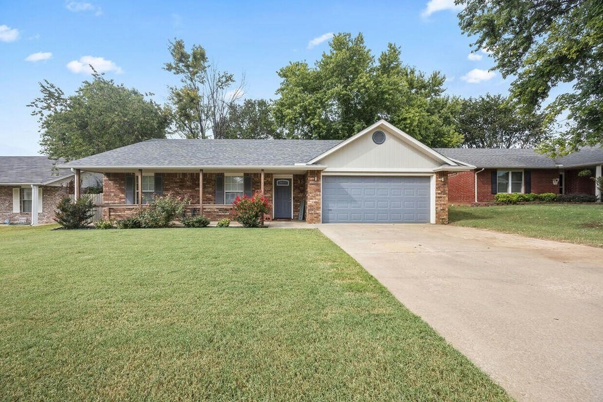 Primary Photo - 3 bedroom 2 bath home in Fayetteville, fen...