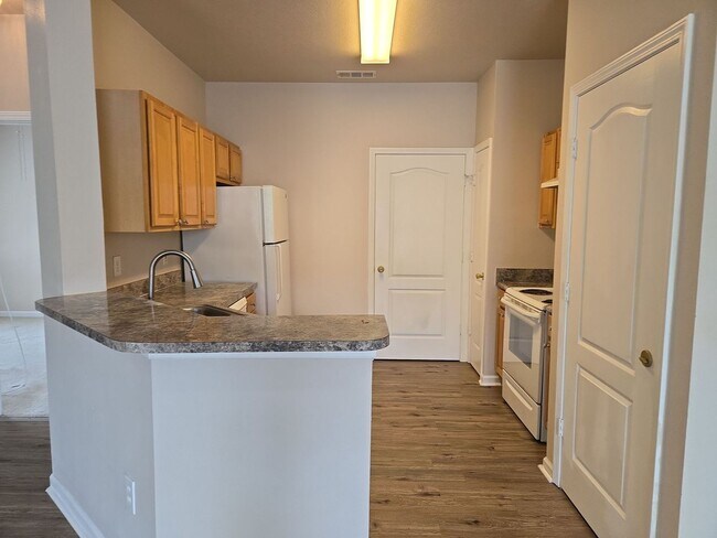Foto del edificio - Welcome to this charming 2-bedroom, 2 bath condo in the heart of New Tampa