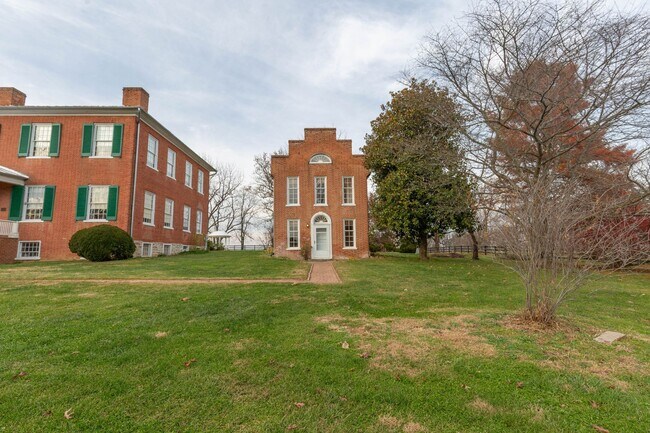 Foto del edificio - 562 Smithfield Ln