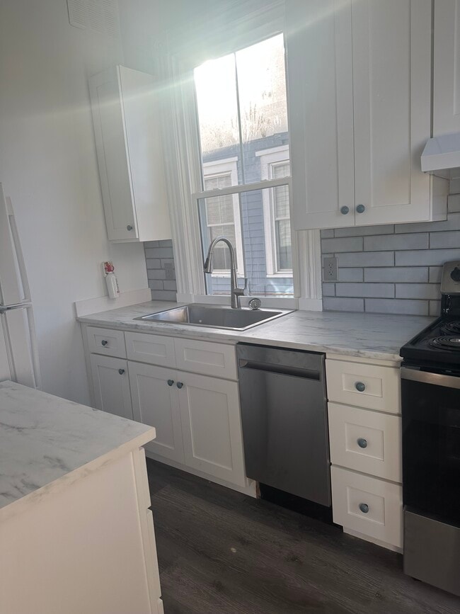 Building Photo - 111 E 39th St