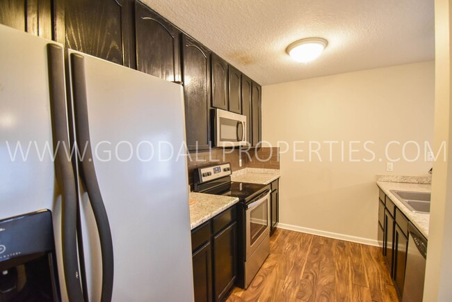 Foto del edificio - 3 Bedroom 2.5 Bathroom Townhome in West De...