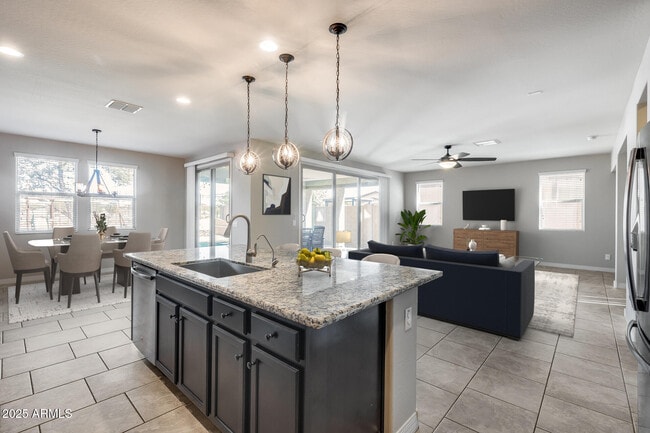 Building Photo - 9944 W Louise Dr