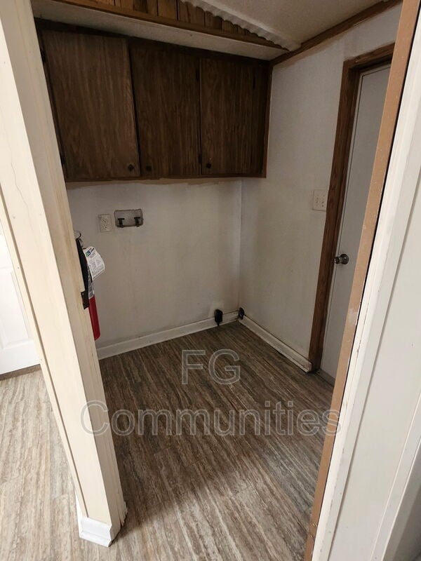 Building Photo - 1037 Crystal Blvd