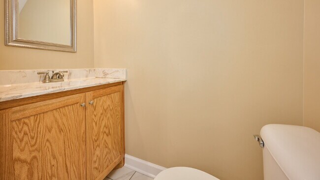 Foto del edificio - Special: 2BR, 1 1/2BA townhouse $300 off first month