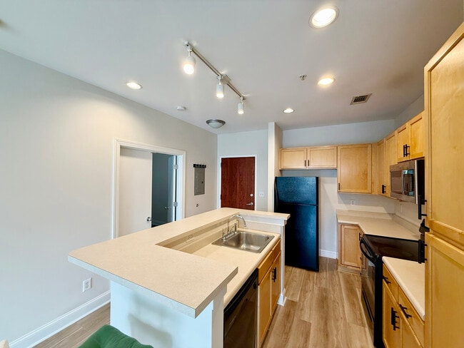 Kitchen - 411 W Washington St