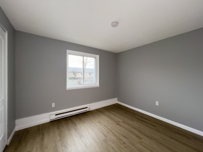 Foto del edificio - 2468 Lakeshore Blvd