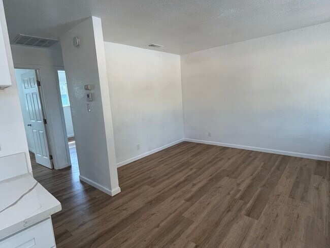 Building Photo - 2519 S Rowell Ave