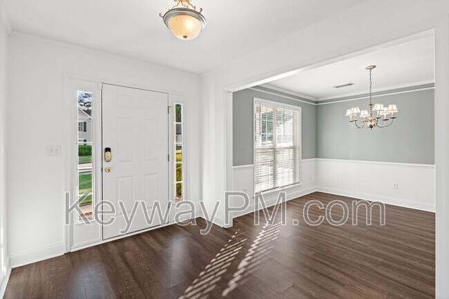 Building Photo - 925 Sawbuck Way
