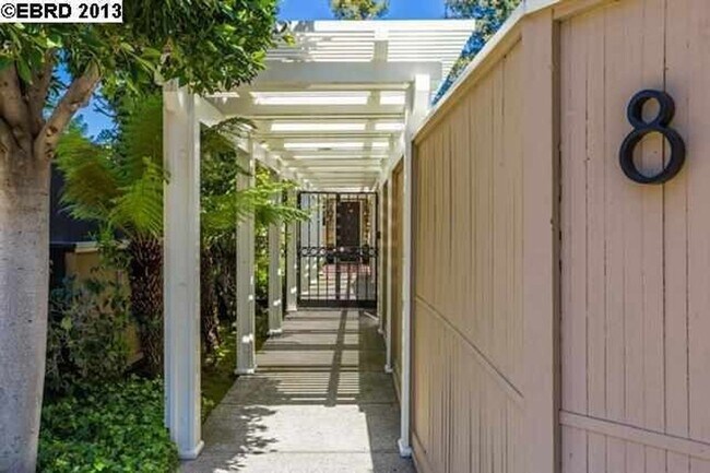 Building Photo - Exquisite Six Bedroom Piedmont Luxury Home...
