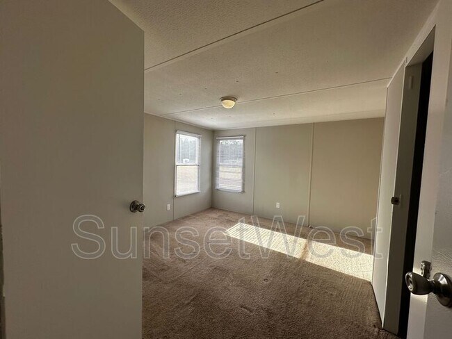 Building Photo - 240 E Tower Ln