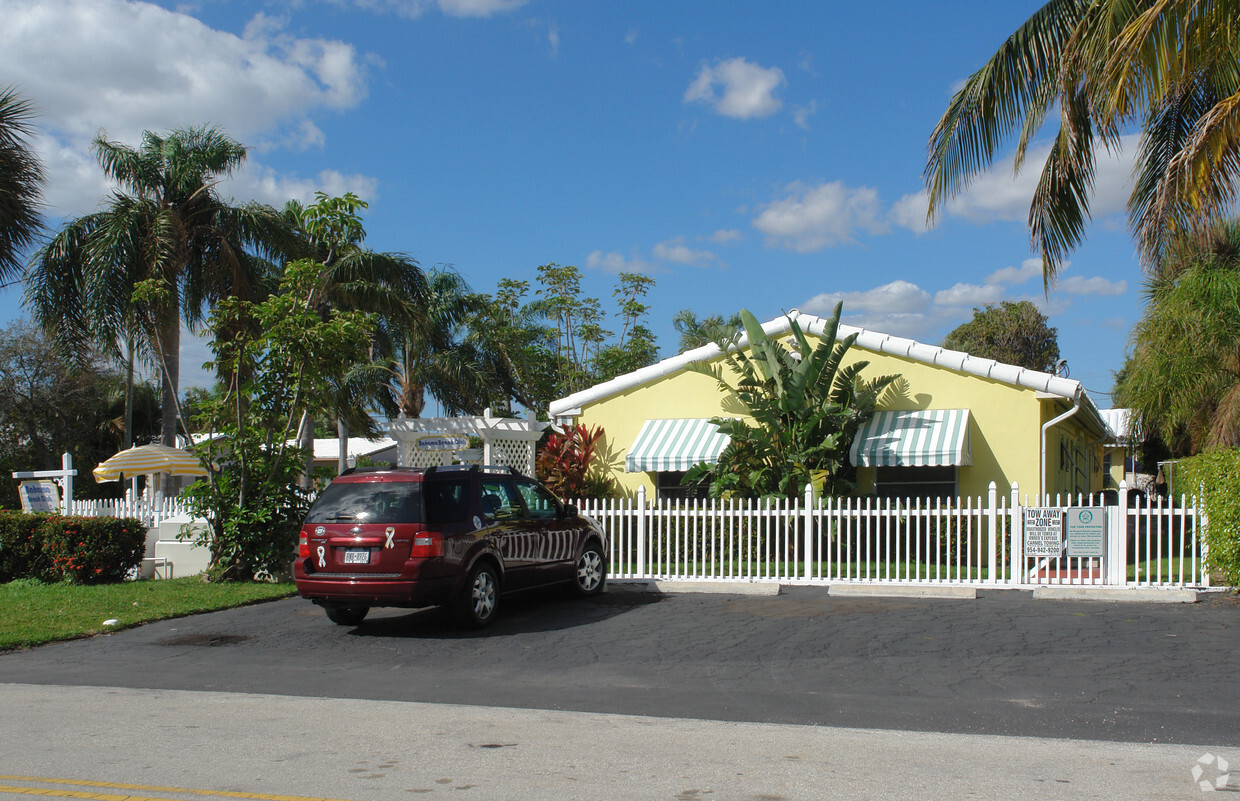 Building Photo - Bahama Beach Club