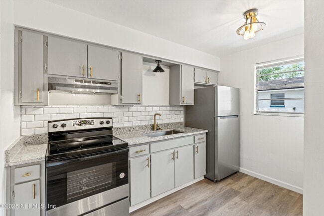 Foto del edificio - 3329 Mayflower St
