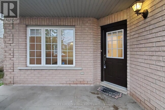 Building Photo - 32 Holkham Ave