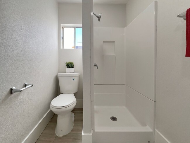 Building Photo - LB2384 - RUBS