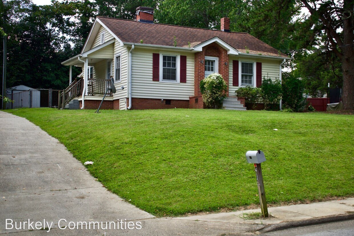Primary Photo - 2 br, 1 bath House - 413 W. Vandalia Rd.