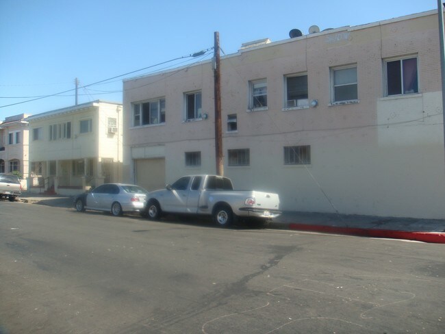 Building Photo - 4248 S Vermont Ave