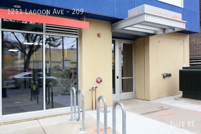 Foto del edificio - 1211 Lagoon Ave