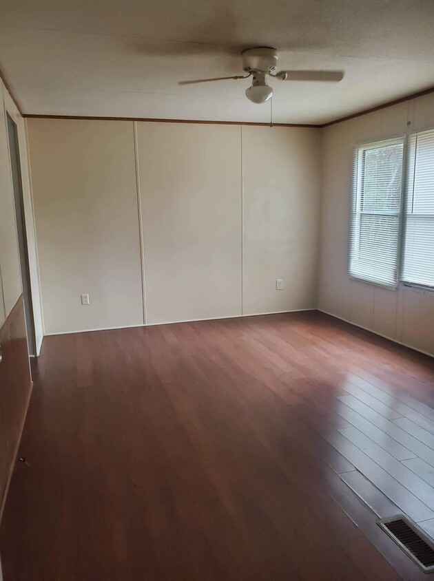 Foto principal - 23077 Rollins St