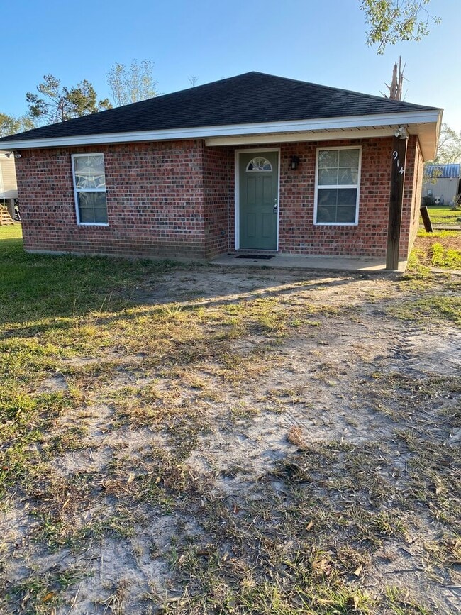 Building Photo - 914 Live Oak St